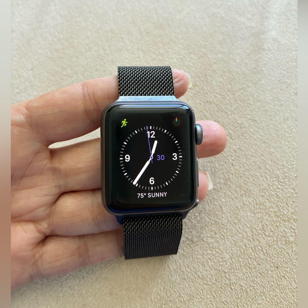 Apple preowned iWatch Series 3 GPS 38mm comes with charging cable